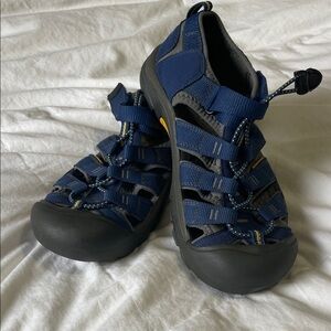 Keen | Newport H2 | Hybrid Sandal | Blue | Hike | Grip| Covered Toe | Size 6